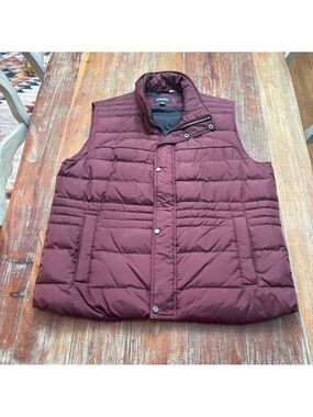 Hook & Echo Men's Burgundy Puffer Vest Large